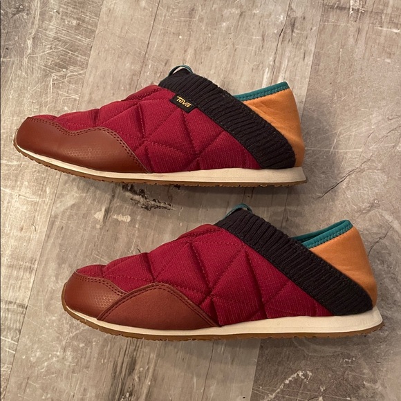 Women’s Teva Shoes - Picture 2 of 8